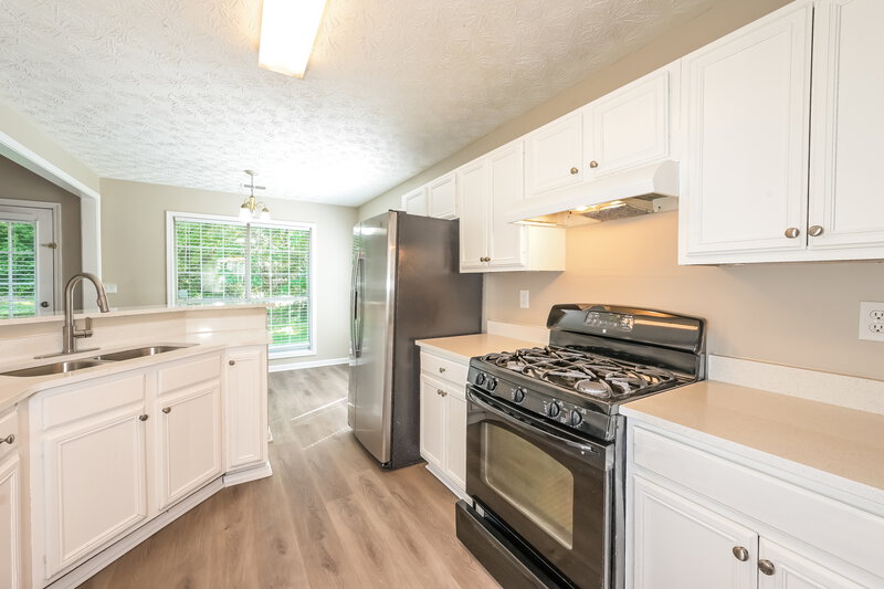 2,270/Mo, 760 Old Johnson Rd Lawrenceville, GA 30045 Kitchen View 2