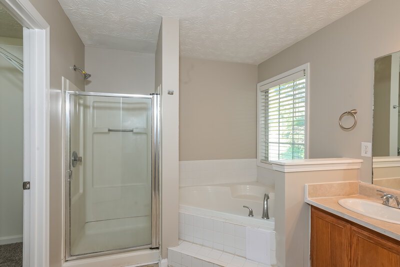 2,270/Mo, 760 Old Johnson Rd Lawrenceville, GA 30045 Main Bathroom View 2