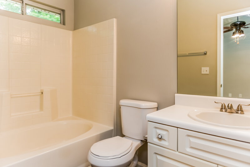 2,090/Mo, 2222 Serenity Dr NW Acworth, GA 30101 Bathroom View 3