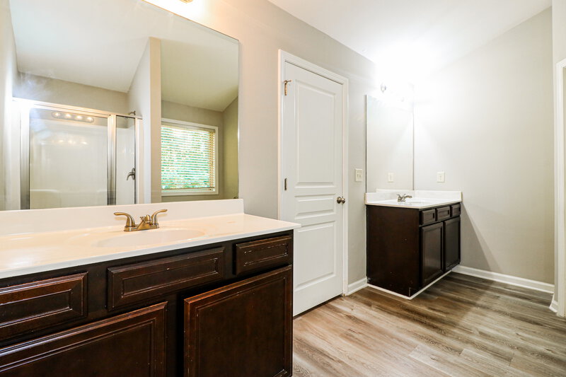 2,330/Mo, 321 Moorland Ct Lawrenceville, GA 30043 Main Bathroom View