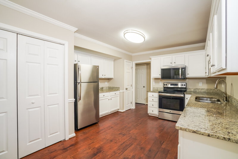 2,015/Mo, 2250 Russet Meadows Terrace Birmingham, AL 35244 Kitchen View