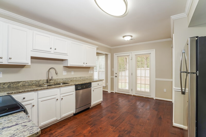 2,015/Mo, 2250 Russet Meadows Terrace Birmingham, AL 35244 Kitchen View 2