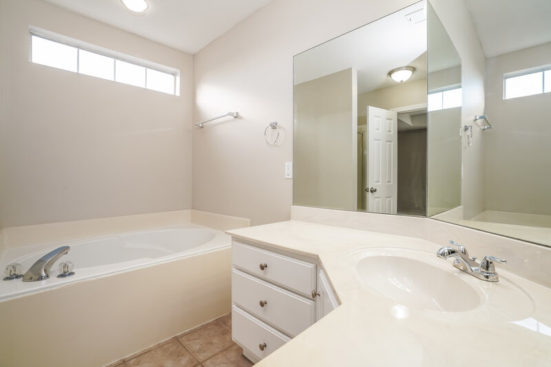 2,015/Mo, 2250 Russet Meadows Terrace Birmingham, AL 35244 Main Bathroom View