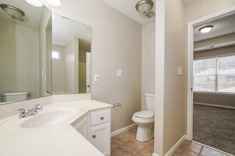 2,015/Mo, 2250 Russet Meadows Terrace Birmingham, AL 35244 Main Bathroom View 2