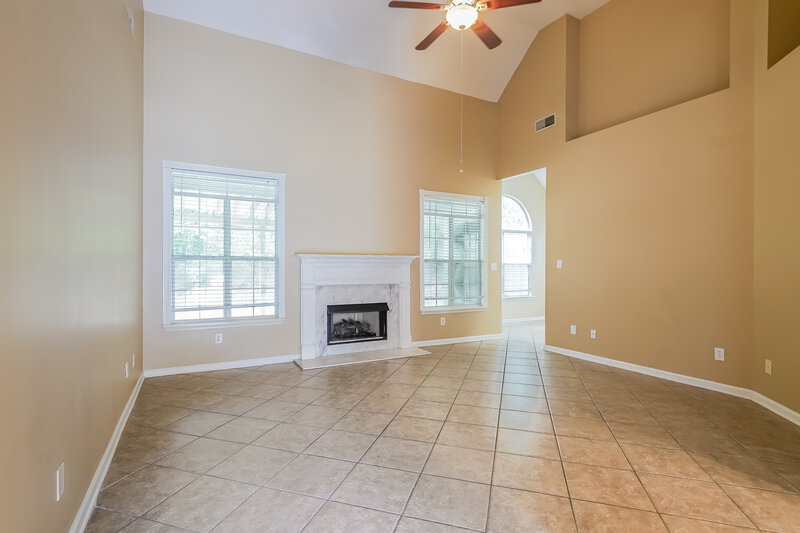 1,945/Mo, 725 Claiborne St Helena, AL 35080 Living Room View 2