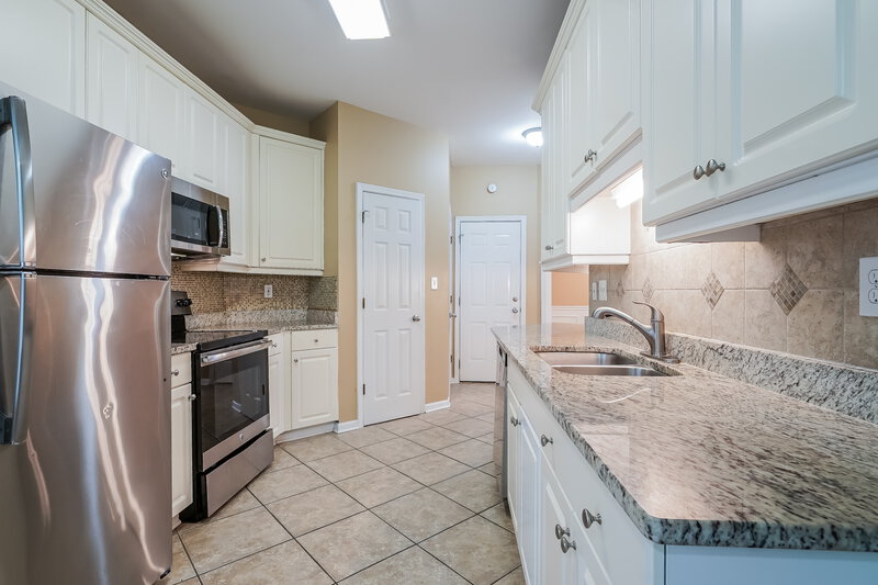 1,945/Mo, 725 Claiborne St Helena, AL 35080 Kitchen View 2