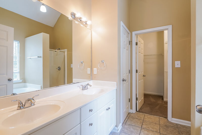 1,945/Mo, 725 Claiborne St Helena, AL 35080 Main Bathroom View