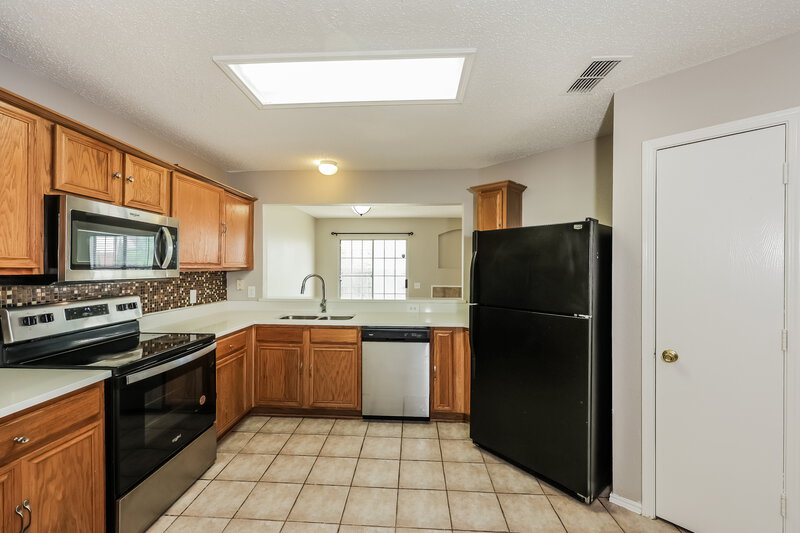 1,925/Mo, 2921 Stonewall Ln Fort Worth, TX 76123 Kitchen View 2