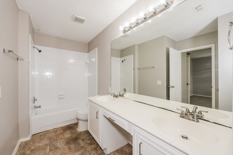 1,925/Mo, 2921 Stonewall Ln Fort Worth, TX 76123 Main Bathroom View