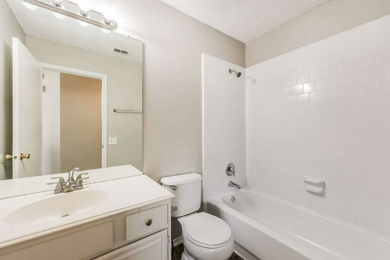 1,925/Mo, 2921 Stonewall Ln Fort Worth, TX 76123 Bathroom View