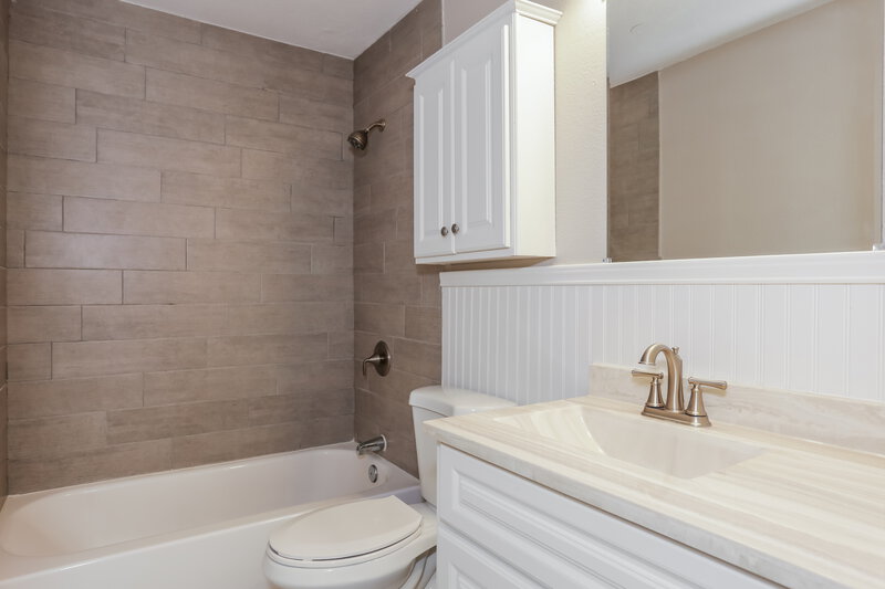 3,010/Mo, 808 Judith Street Burleson, TX 76028 Bathroom View