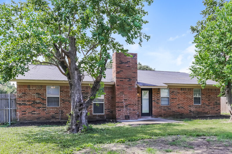 3,010/Mo, 808 Judith Street Burleson, TX 76028 Rear View 2
