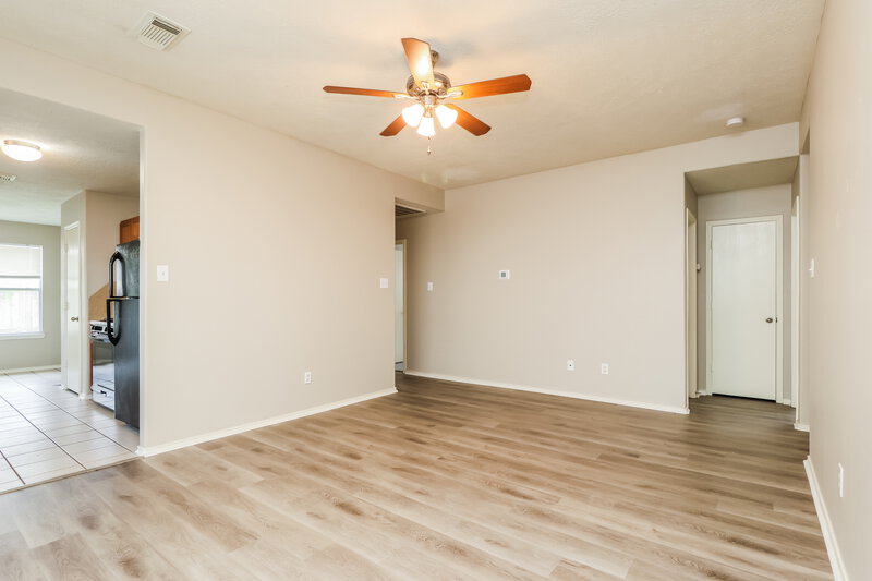 1,975/Mo, 7315 Winter Song Dr Magnolia, TX 77354 Living Room View