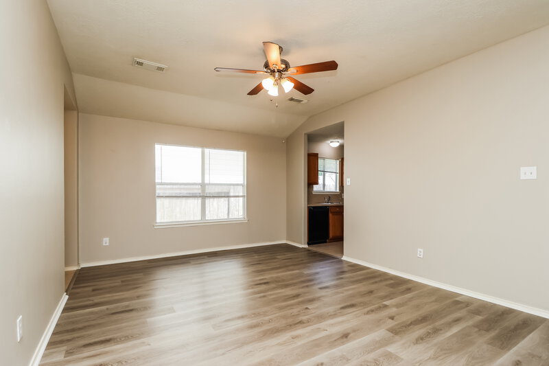 1,975/Mo, 7315 Winter Song Dr Magnolia, TX 77354 Living Room View 2