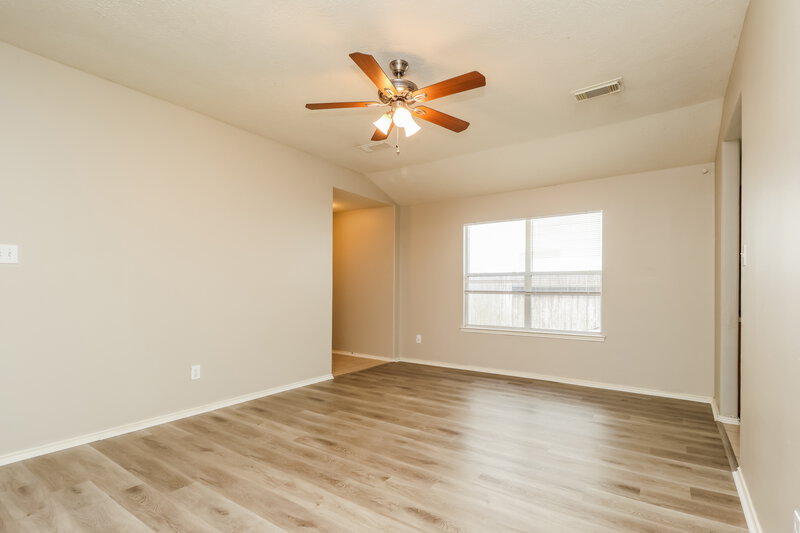 1,975/Mo, 7315 Winter Song Dr Magnolia, TX 77354 Living Room View 3