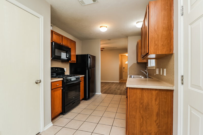 1,975/Mo, 7315 Winter Song Dr Magnolia, TX 77354 Kitchen View 2