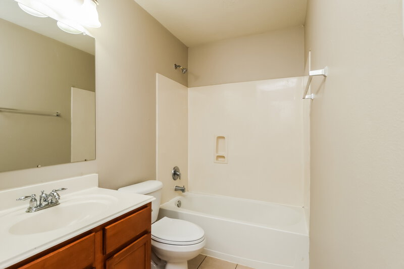 1,975/Mo, 7315 Winter Song Dr Magnolia, TX 77354 Main Bathroom View