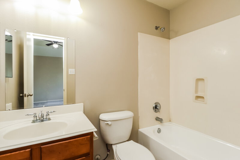 1,975/Mo, 7315 Winter Song Dr Magnolia, TX 77354 Bathroom View