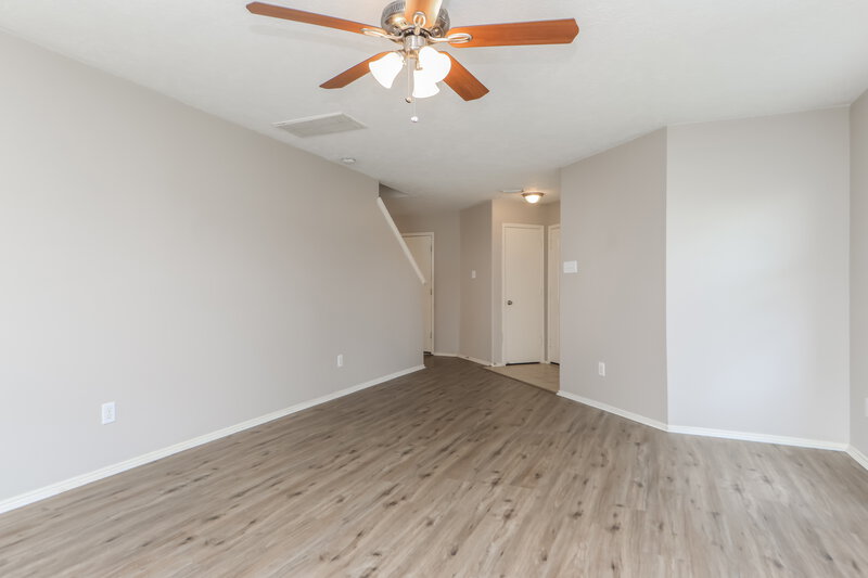 1,785/Mo, 33322 Cottonwood Bnd Magnolia, TX 77354 Living Room View 2