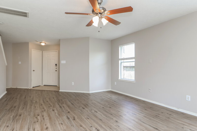 1,785/Mo, 33322 Cottonwood Bnd Magnolia, TX 77354 Living Room View 3