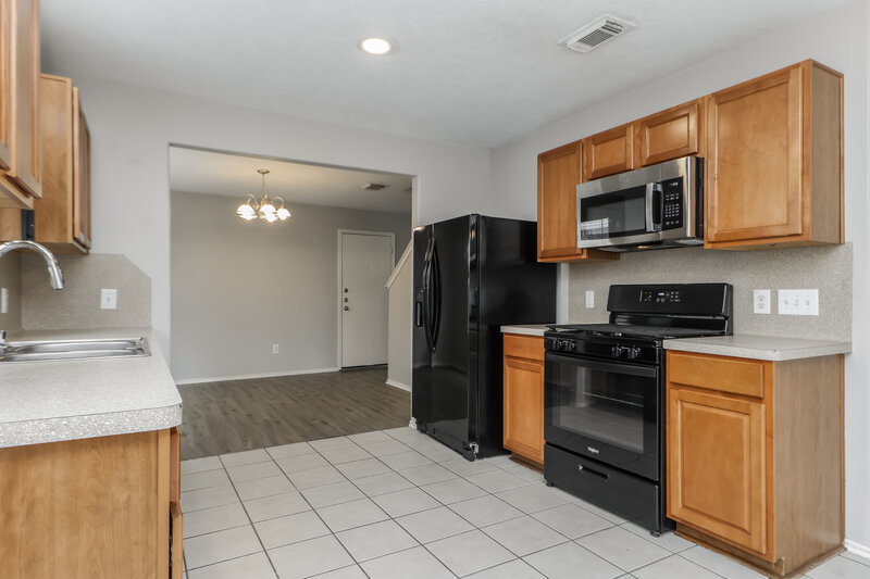 1,785/Mo, 33322 Cottonwood Bnd Magnolia, TX 77354 Kitchen View 2