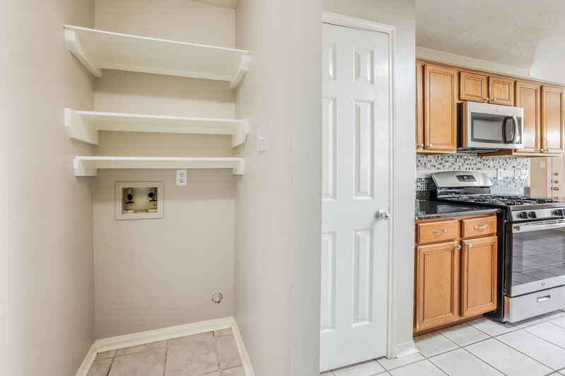 1,825/Mo, 3030 Hummingbird Ln Humble, TX 77396 Laundry Room View