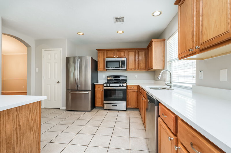 2,250/Mo, 30 Shimmer Pond Pl Conroe, TX 77385 Kitchen View