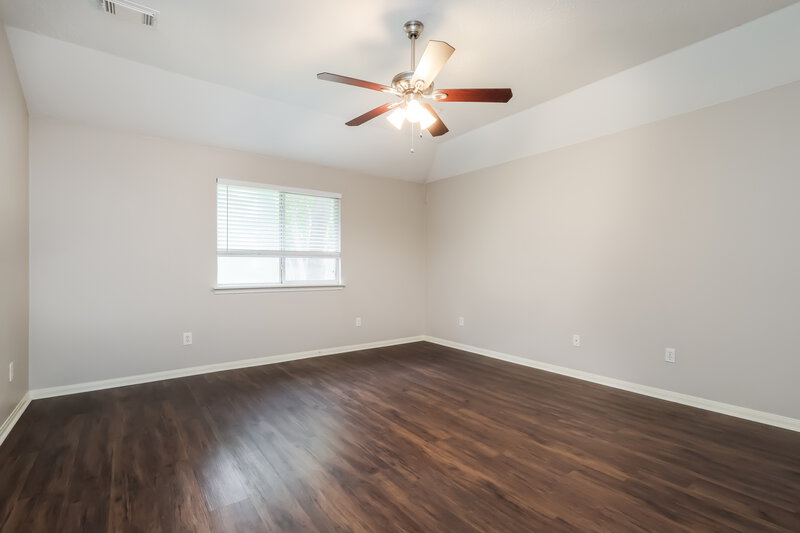 2,250/Mo, 30 Shimmer Pond Pl Conroe, TX 77385 Main Bedroom View