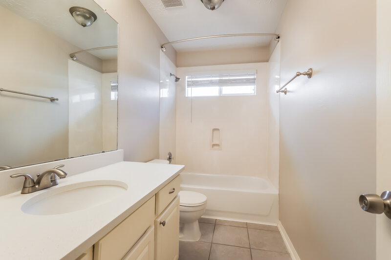 2,250/Mo, 30 Shimmer Pond Pl Conroe, TX 77385 Bathroom View
