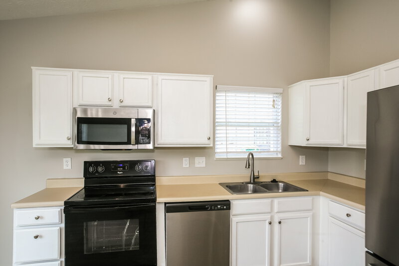 1,840/Mo, 1193 Sunkiss Ct Franklin, IN 46131 Kitchen View 2