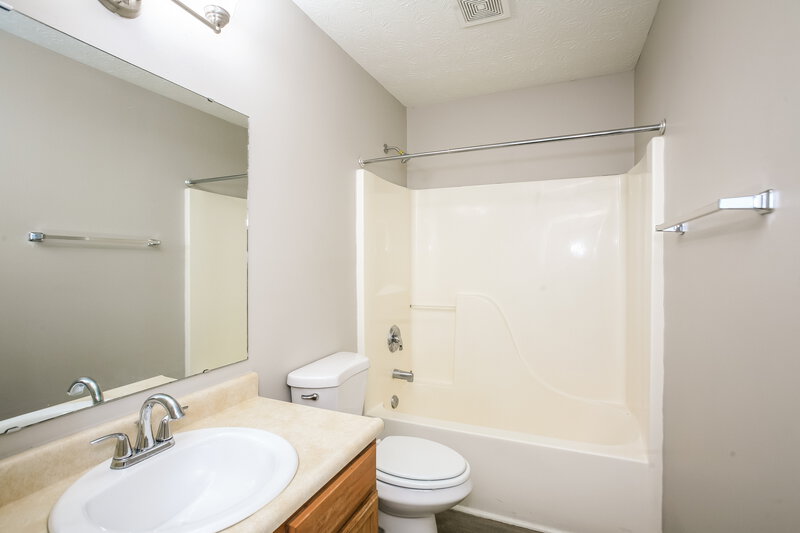 1,840/Mo, 1193 Sunkiss Ct Franklin, IN 46131 Bathroom View