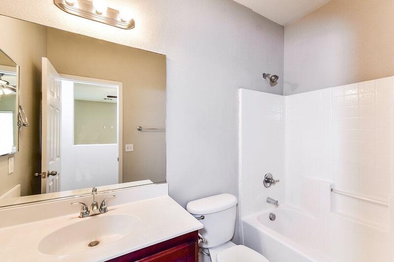 1,950/Mo, 3921 Red Trumpet Ct North Las Vegas, NV 89081 Bathroom View