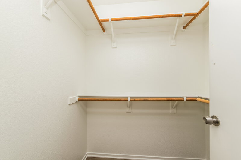 1,935/Mo, 5337 Padero Dr North Las Vegas, NV 89031 Walk In Closet View