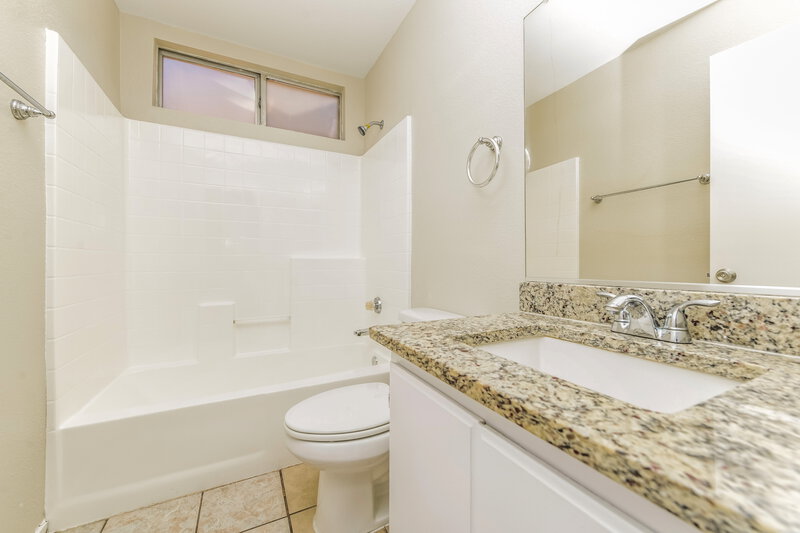 1,935/Mo, 5337 Padero Dr North Las Vegas, NV 89031 Bathroom View
