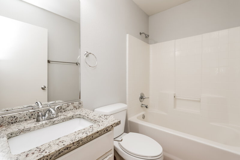 2,050/Mo, 5405 Jose Ernesto Street North Las Vegas, NV 89031 Bathroom View