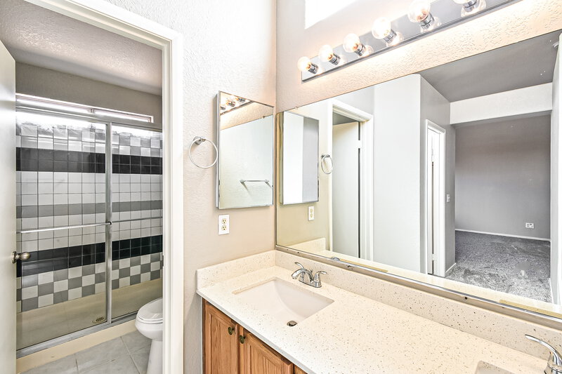 2,090/Mo, 6445 Bubbling Springs Ave Las Vegas, NV 89156 Main Bathroom View