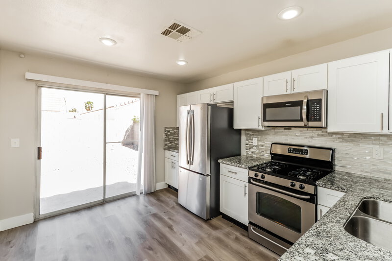 2,075/Mo, 873 Tollbrook Way Henderson, NV 89011 Kitchen View 2