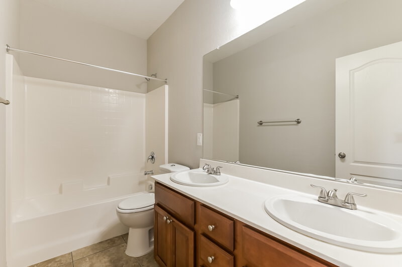 1,950/Mo, 712 Bridgeford Ct Henderson, NV 89011 Bathroom View