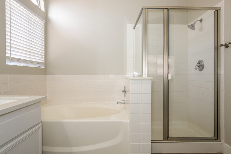 2,055/Mo, 3343 Rose Valley Street North Las Vegas, NV 89032 Main Bathroom View 2