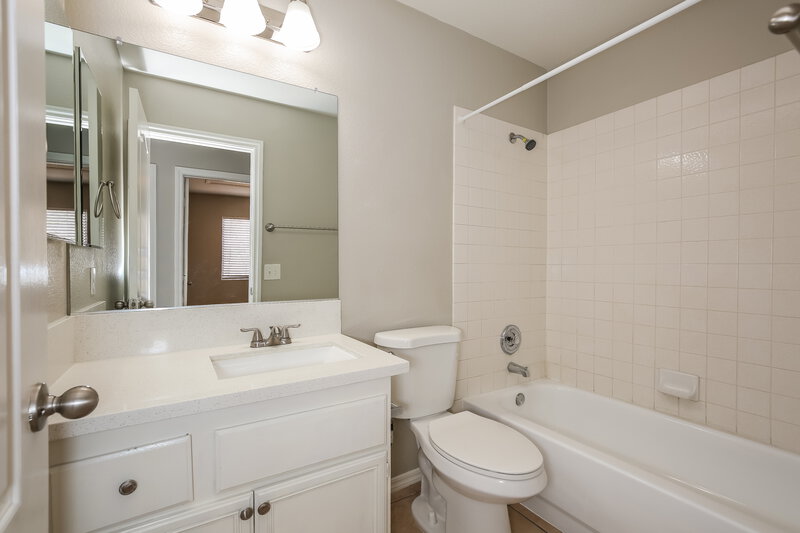 2,055/Mo, 3343 Rose Valley Street North Las Vegas, NV 89032 Bathroom View