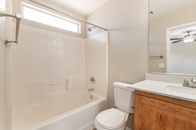 2,090/Mo, 6236 Castle Kennedy St Henderson, NV 89011 Main Bathroom View