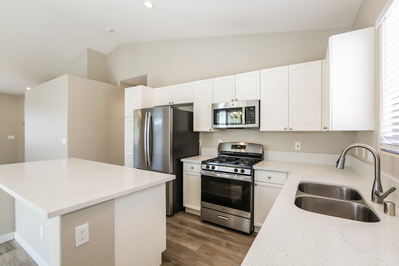 2,020/Mo, 3528 Turquoise Waters Avenue North Las Vegas, NV 89081 Kitchen View