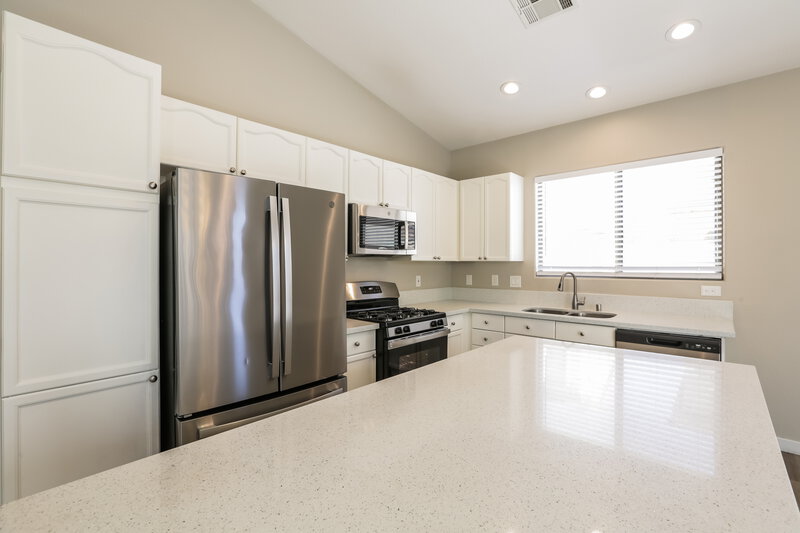 2,020/Mo, 3528 Turquoise Waters Avenue North Las Vegas, NV 89081 Kitchen View 2
