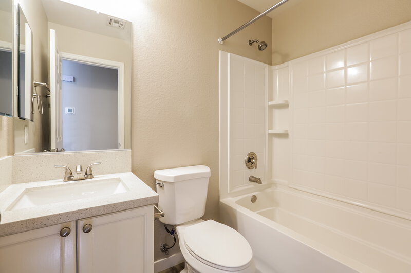 2,020/Mo, 3528 Turquoise Waters Avenue North Las Vegas, NV 89081 Bathroom View