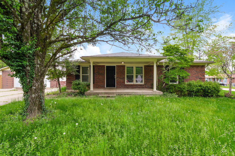 2,005/Mo, 8612 Sardis Way Louisville, KY 40228 External View