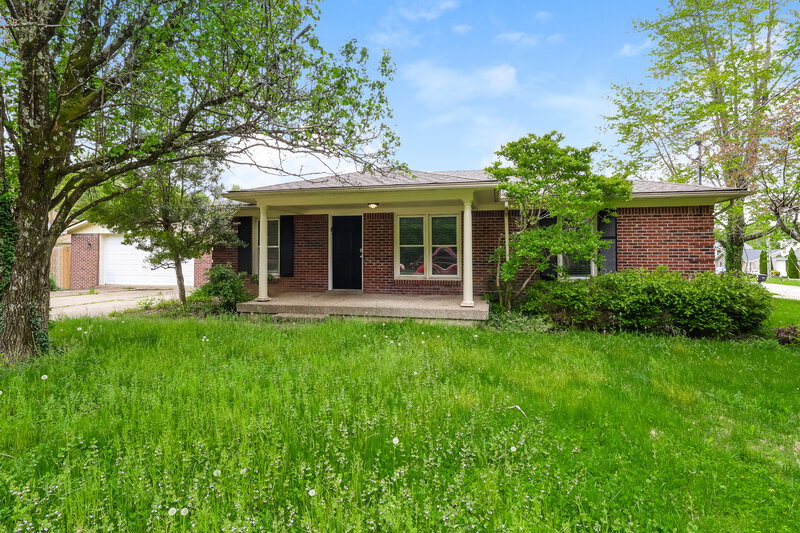 2,005/Mo, 8612 Sardis Way Louisville, KY 40228 Front View