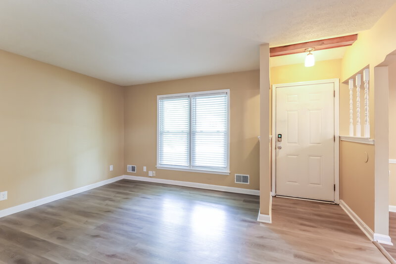 2,005/Mo, 8612 Sardis Way Louisville, KY 40228 Living Room View