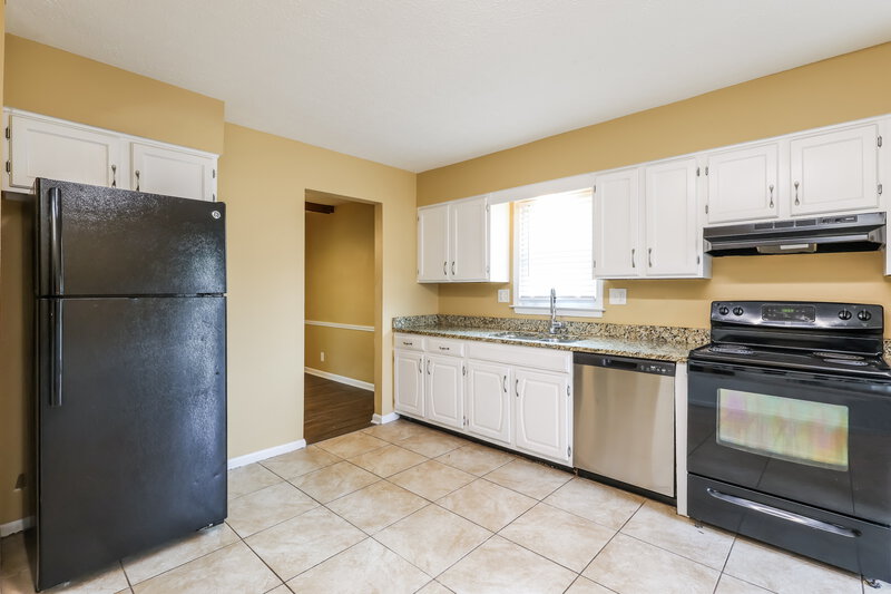 2,005/Mo, 8612 Sardis Way Louisville, KY 40228 Kitchen View