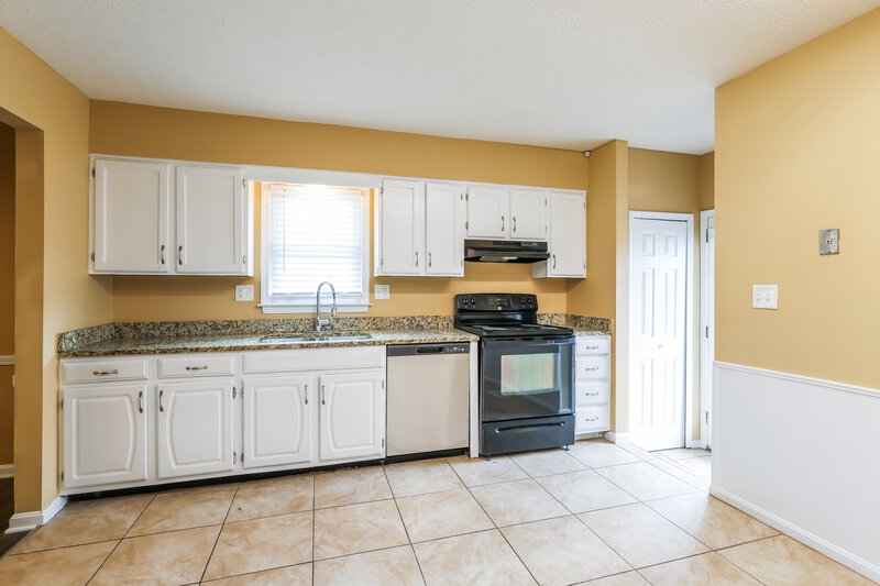 2,005/Mo, 8612 Sardis Way Louisville, KY 40228 Kitchen View 2