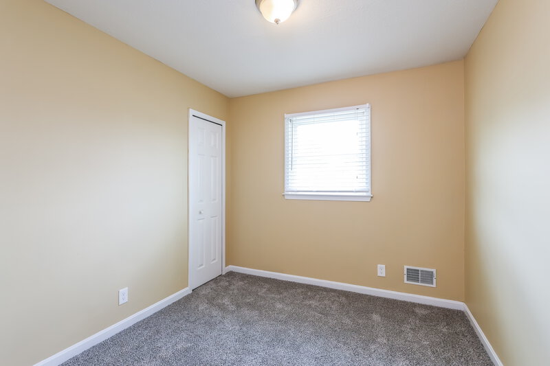 2,005/Mo, 8612 Sardis Way Louisville, KY 40228 Bedroom View